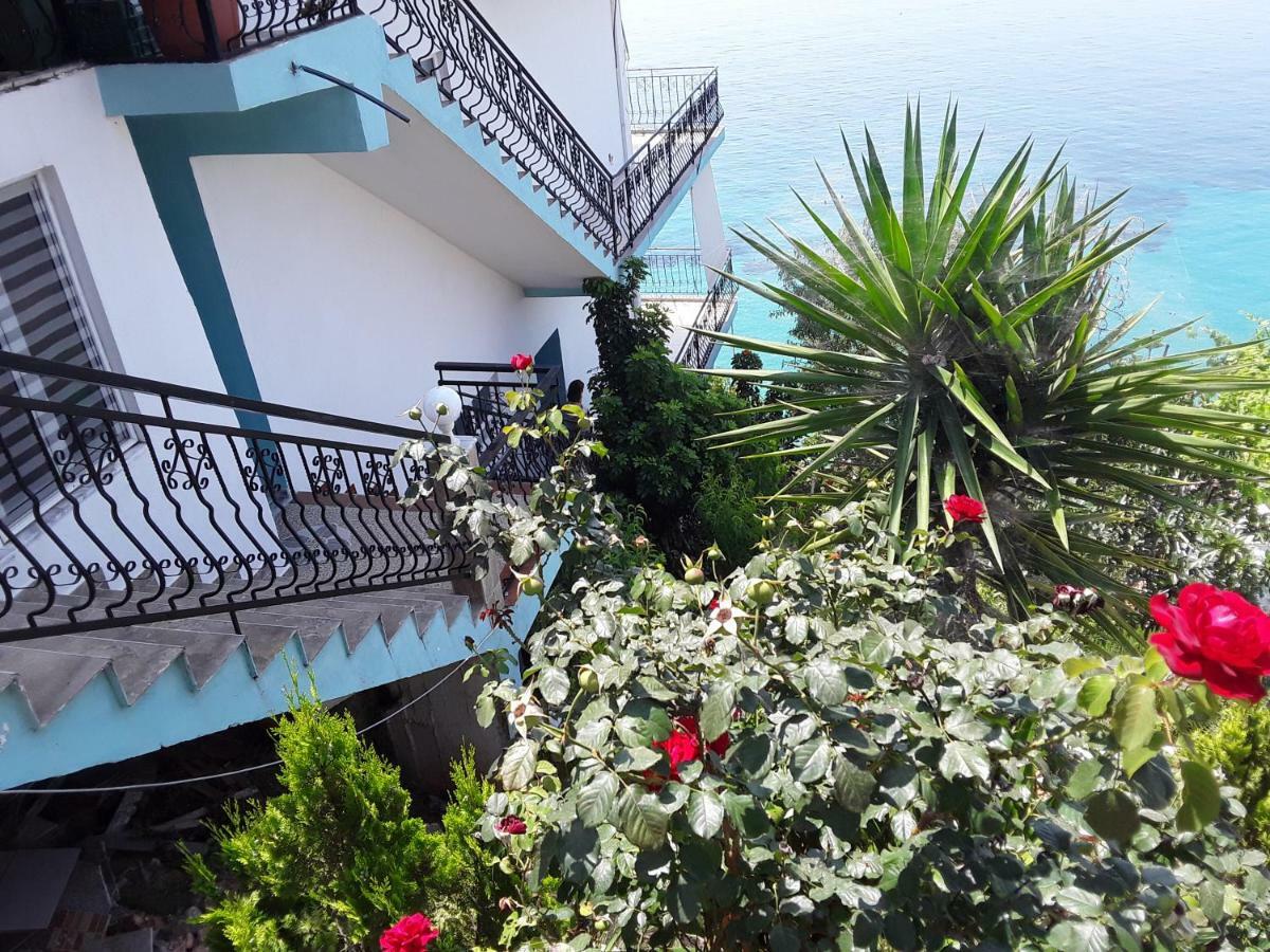 Odhisea Hotel Restaurant Qeparo Ngoại thất bức ảnh